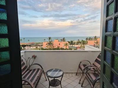 Uma vista do mar geral ou uma vista do mar a partir do apartamento