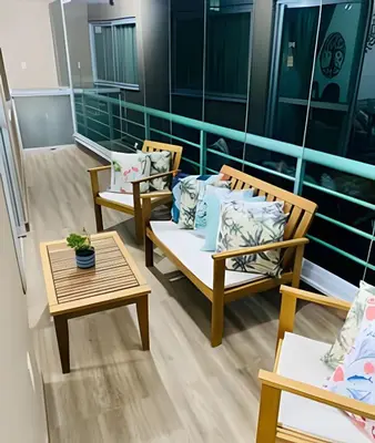 Uma área de estar em BP201 - 2 quartos no Cumbuco, moderno, com vista para o mar por Will