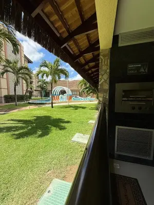 Um jardim no exterior de Apartamento Aquiraz Riviera CE