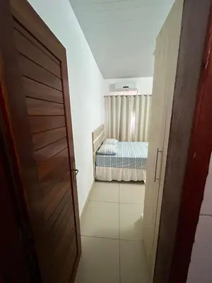 Uma cama ou camas num quarto em ALMEIDA Flats - Ibicuitaba