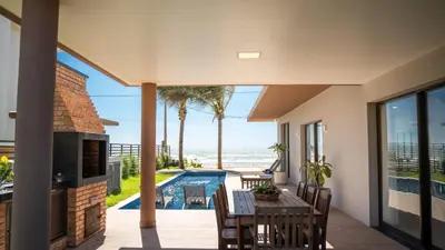 Uma varanda ou terraço em The Coral Beach Resort