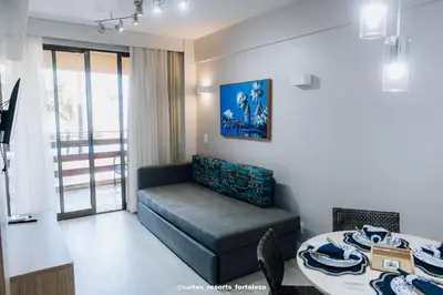 Uma área de estar em Apartamento Pé na Areia ao Lado do Beach Park - Conforto e Localização Imbatível