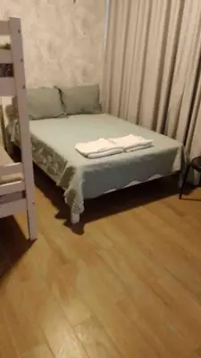 Uma cama ou camas num quarto em Estudio em plena Beira Mar