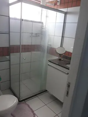 Uma casa de banho em Apartamento 02 quartos Praia do Futuro