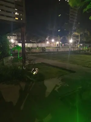 Um jardim no exterior de Apartamento 02 quartos Praia do Futuro