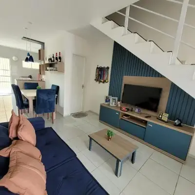 Casa duplex em Maracanaú com ar-condicionado