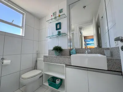 Uma casa de banho em Apto nascente completo no Riviera Beach Place l 3 suítes