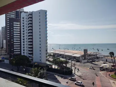 Uma vista do mar geral ou uma vista do mar a partir do apartamento