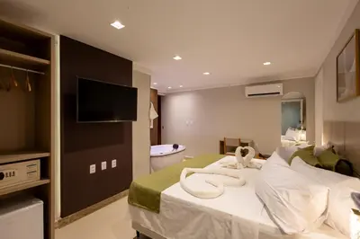 Uma cama ou camas num quarto em Aira Hotel