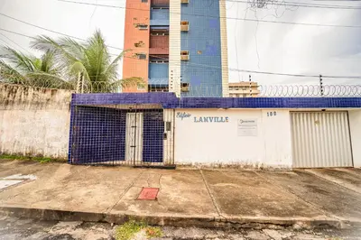 O edifício onde o apartamento está situado