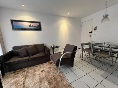 Uma área de estar em Flat aconchegante na Beira Mar