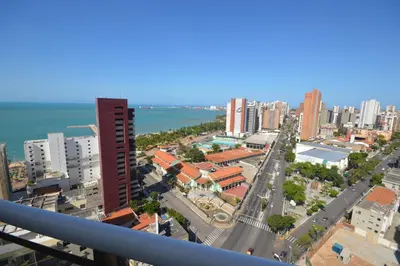 Uma vista do mar geral ou uma vista do mar a partir do apartamento