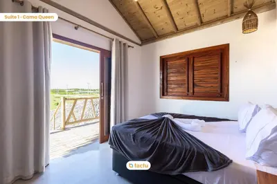 Uma cama ou camas num quarto em Vila Carnaúba no condomínio Praia Canoé Fortim
