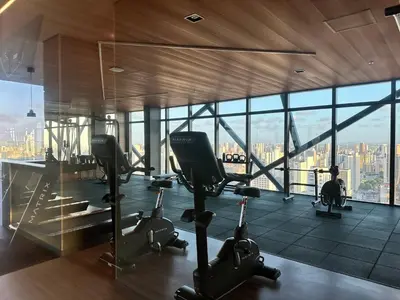 O centro de fitness e/ou as comodidades de fitness de Beach Class Meireles - Sofisticação e Conforto