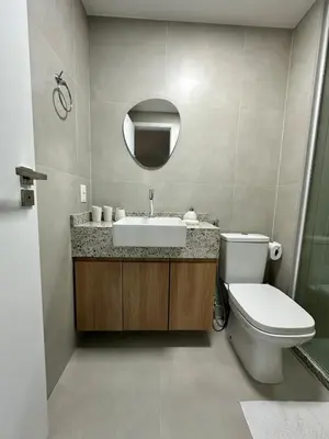 Uma casa de banho em Beach Class Meireles - Sofisticação e Conforto