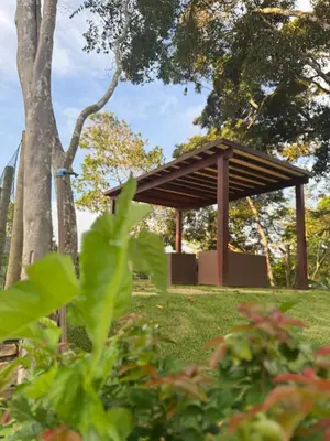 Um jardim no exterior de Casa do Mirante Guaramiranga