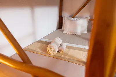 Uma cama ou camas num quarto em Kitenest