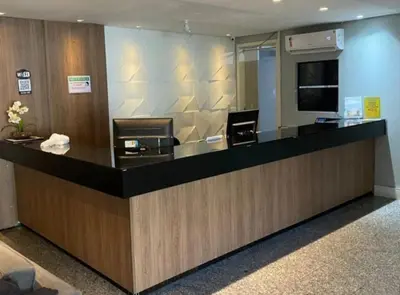 Uma televisão e/ou sistema de entretenimento em Flat Espetacular Vista Mar