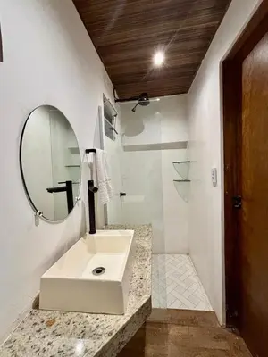 Uma casa de banho em Quarto pra Casal, no centro de Jericoacoara!