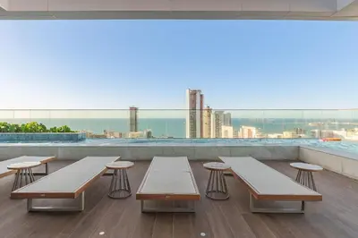 Uma varanda ou terraço em Beach Class Meireles Fortaleza by Carpediem