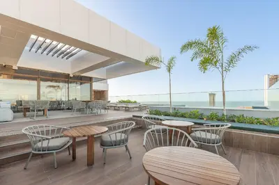 Uma varanda ou terraço em Beach Class Meireles Fortaleza by Carpediem