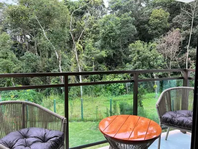 Um jardim no exterior de apartamentos vila neuve