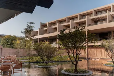 O edifício onde o hotel está situado