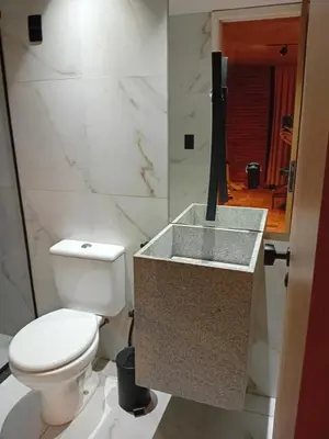 Uma casa de banho em Flatpremium1501
