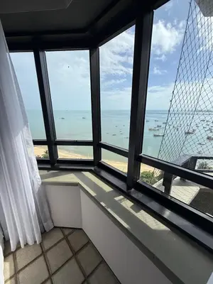 Uma vista do mar geral ou uma vista do mar a partir do apartamento