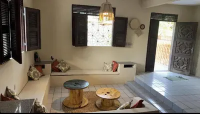 Uma área de estar em Gray house