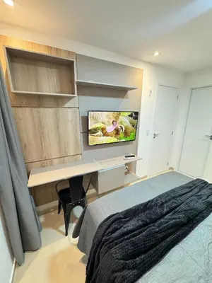 Uma cama ou camas num quarto em Ap próx ao shopping com garagem, piscina e ar