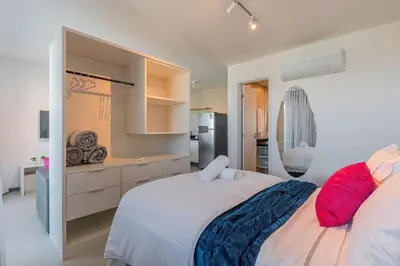 Uma cama ou camas num quarto em Beach Class Meireles Housi by Carpediem