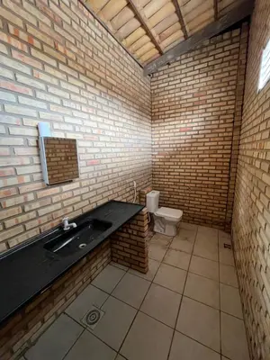 Uma casa de banho em Pousada frente mar