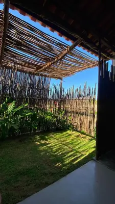 Um jardim no exterior de Vila Alizius