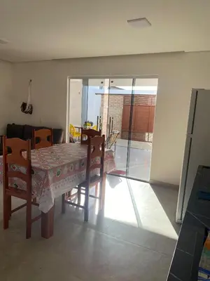 Uma área de estar em Casa Alvorada