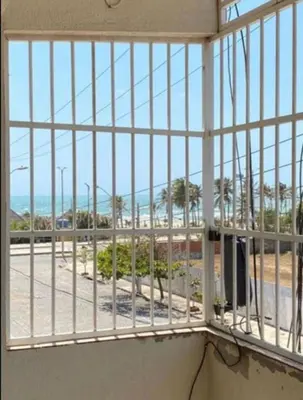 Uma varanda ou terraço em Aparatmento aconchegante na praia do futuro ao lado do mar