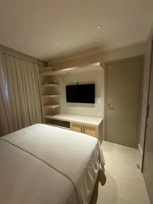 Uma televisão e/ou sistema de entretenimento em Flat Beira Mar Meireles