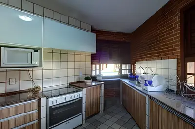 A cozinha ou kitchenette de Super Luxo BEACH PARK - 20 Pessoas - HOUSINGCEARÁ