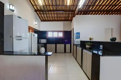 A cozinha ou kitchenette de Casa Luxo 7 Suítes Próx.Beach Park By HOUSINGCEARÁ