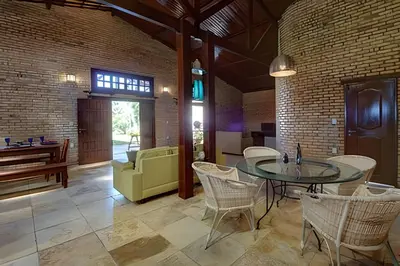 Uma área de estar em Casa Luxo 7 Suítes Próx.Beach Park By HOUSINGCEARÁ