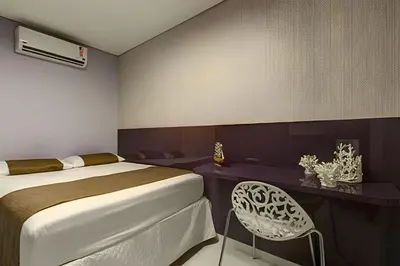 Uma cama ou camas num quarto em Luxo Beach Park-MANDARA-4 Quartos AR/TV-