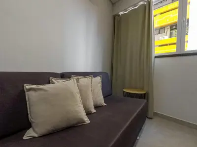 Uma área de estar em Flat 4 Pessoas 500m Praia Meireles Compact