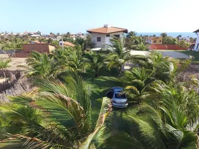 Um jardim no exterior de Kite House Taíba