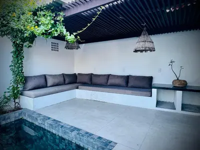 Uma área de estar em Enigma Casa Preá