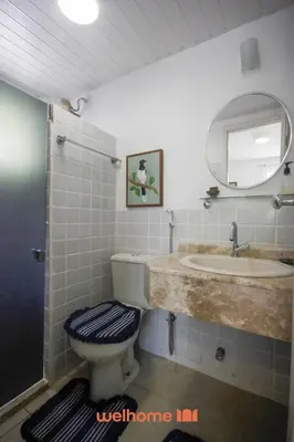 Uma casa de banho em Casa em Guaramiranga com Piscina Coberta