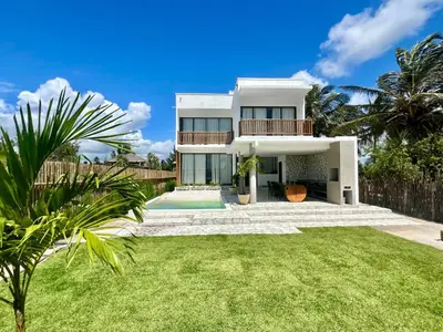Um jardim no exterior de Casa Ventus - Arpoeiras Beach - Pé na Areia