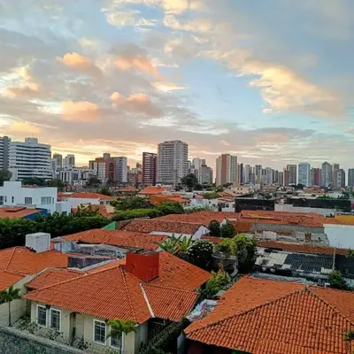 1 Quartos com banheiro demais espaços compartilhados
