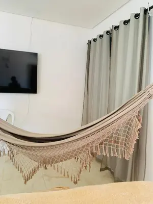 Uma televisão e/ou sistema de entretenimento em Casa Portal da Lagoinha