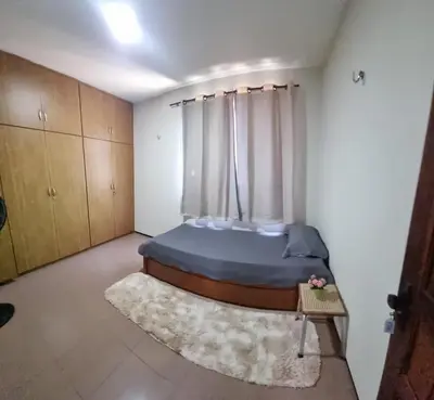 Uma cama ou camas num quarto em Praia do Futuro apartamento para amigos e familiares