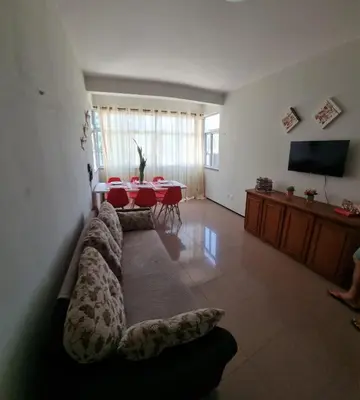Uma televisão e/ou sistema de entretenimento em Praia do Futuro apartamento para amigos e familiares